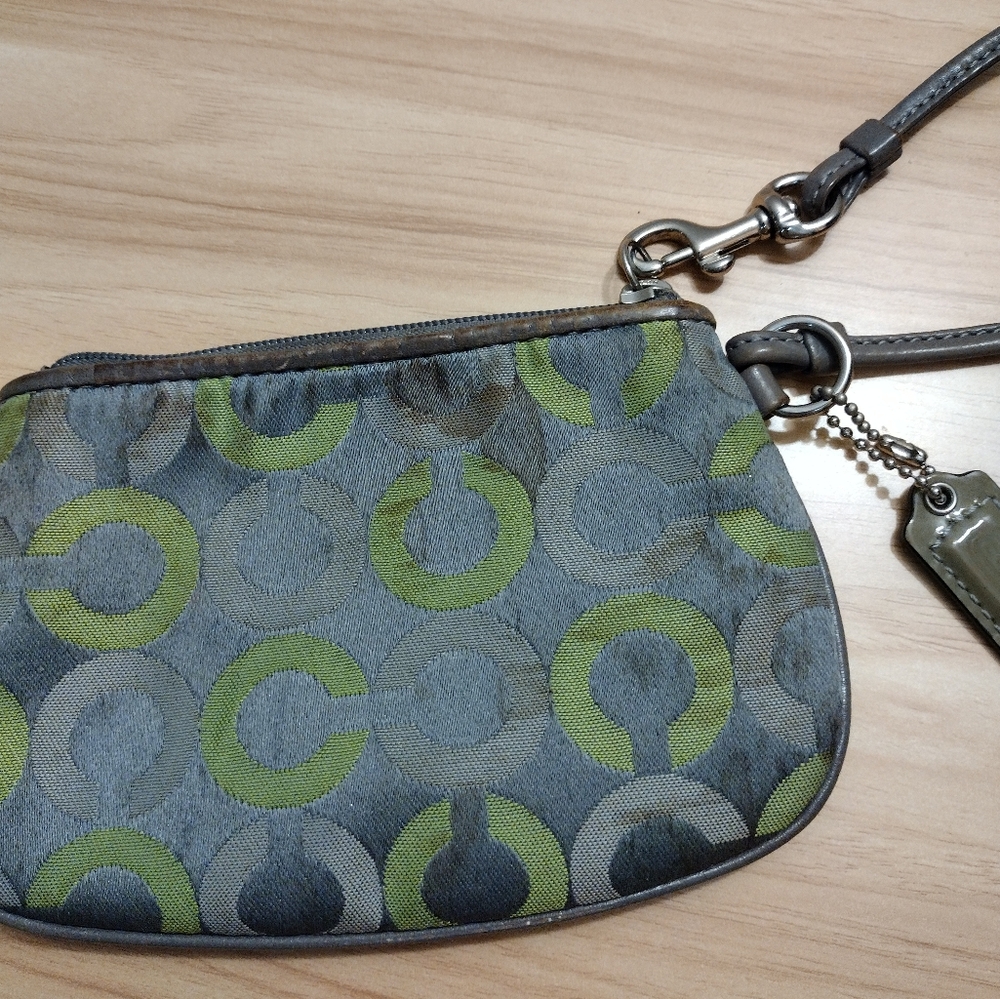 COACH MADISON GRAPHITE GREEN OP ARTSIGNATURE SATEEN WRISTLET - Picture 7 of 10